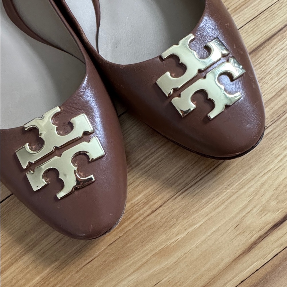 Tory Burch Raleigh Flat, gold logo leather sole - Picture 3 of 9